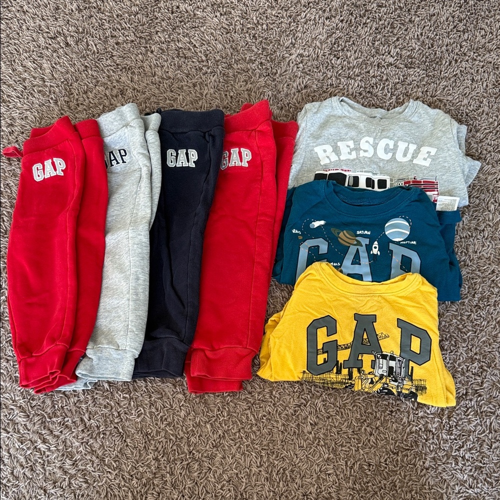 GAP bundle- 24 M bottoms, 2T tops